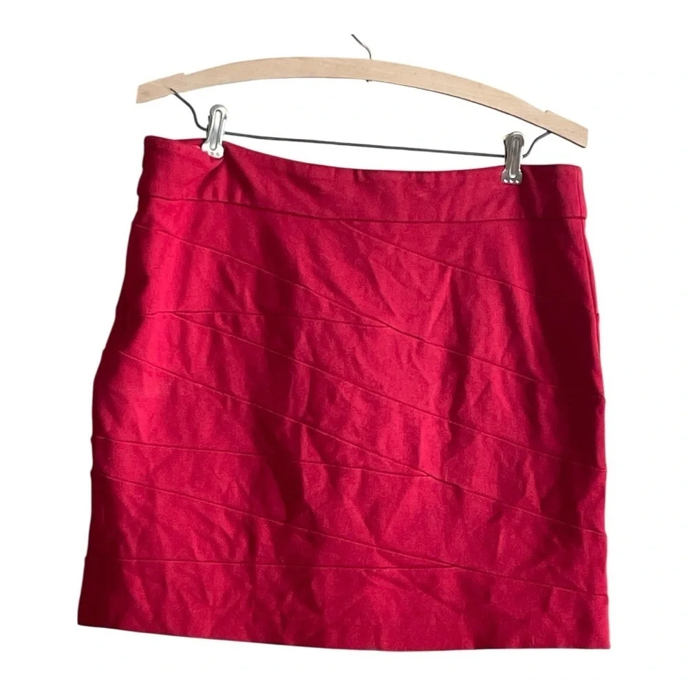 Vivienne Tam Red Textured Mini Skirt Size 8